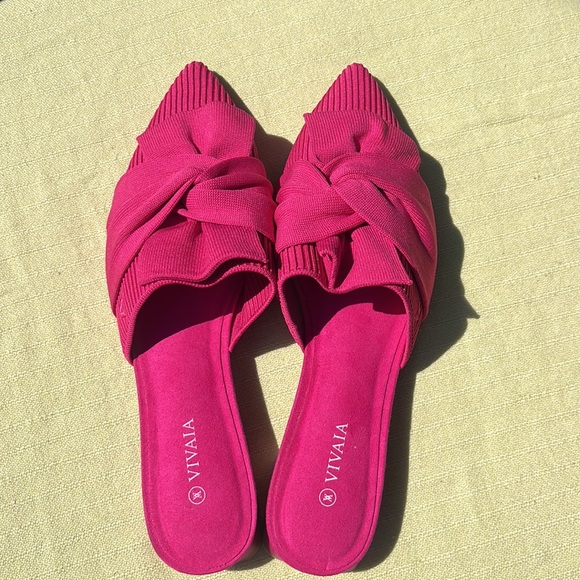 NWOT Vivaia size 39 Yaffa pointy toe slides in hot pink (Pitaya). - Picture 5 of 9